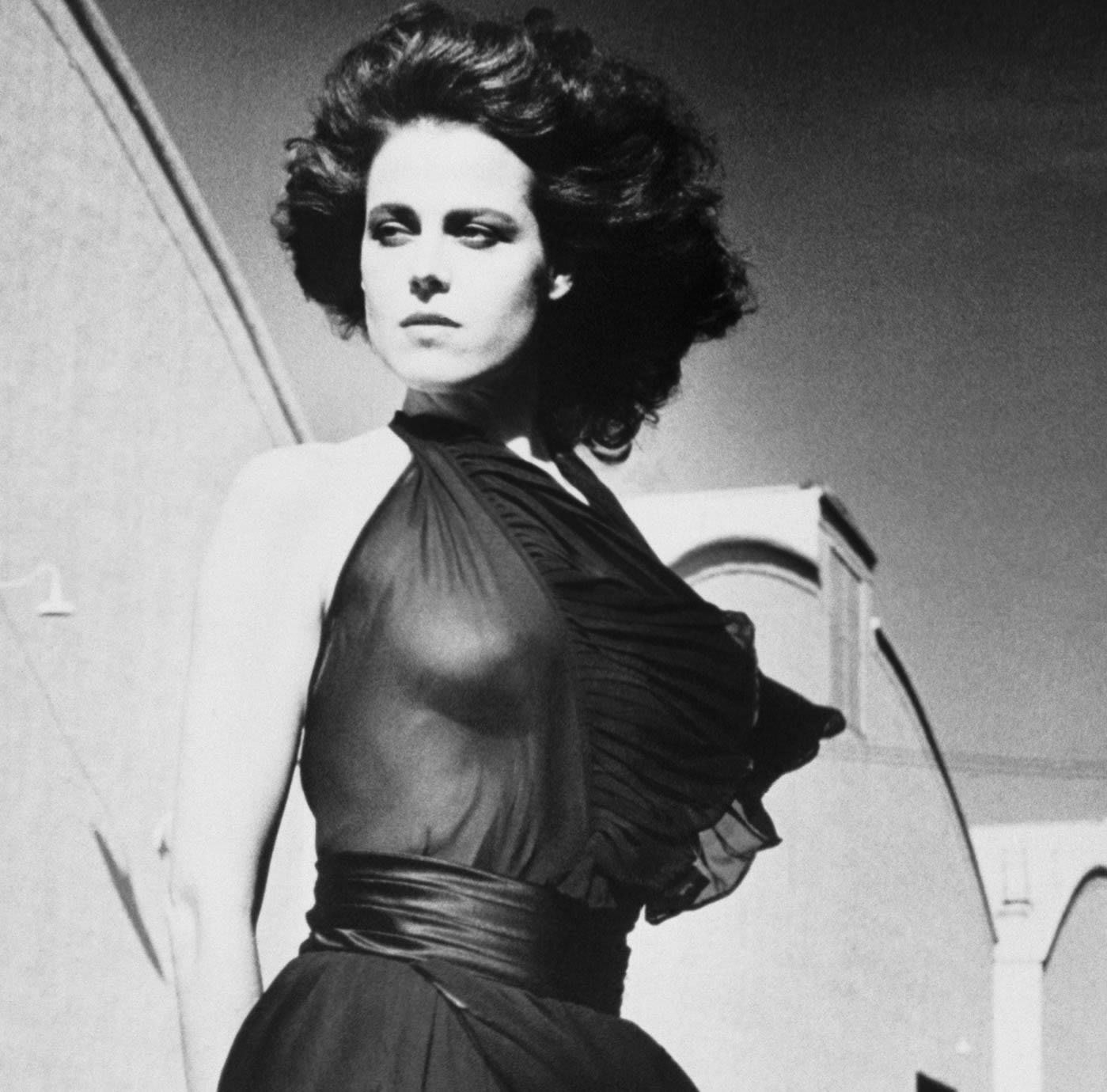 Sigourney weaver helmut newton