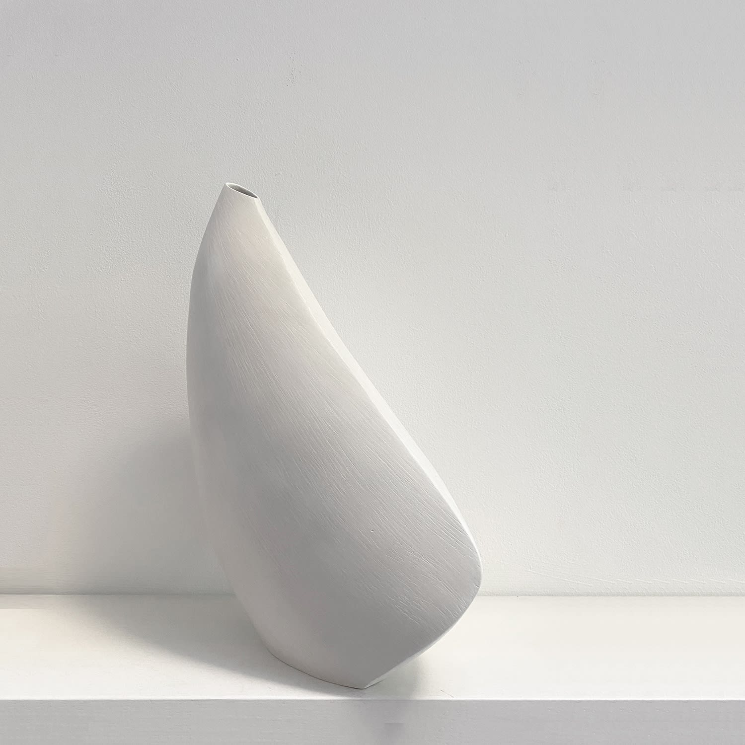 Soledad Christie: Salar, hand-built ceramic vessel, 31 x 21 x 12cm, 2021