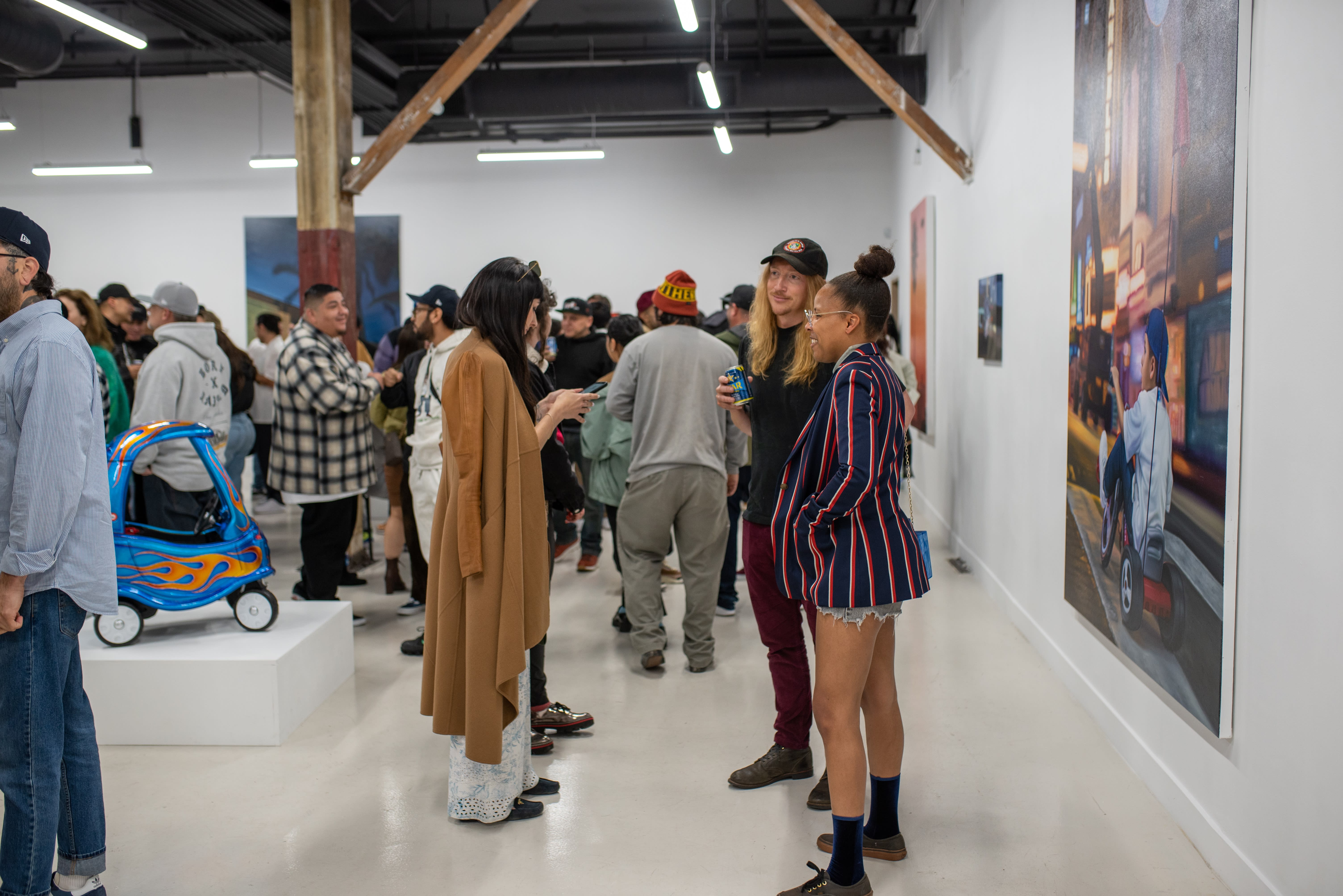 photo of a crowd of people in the art gallery