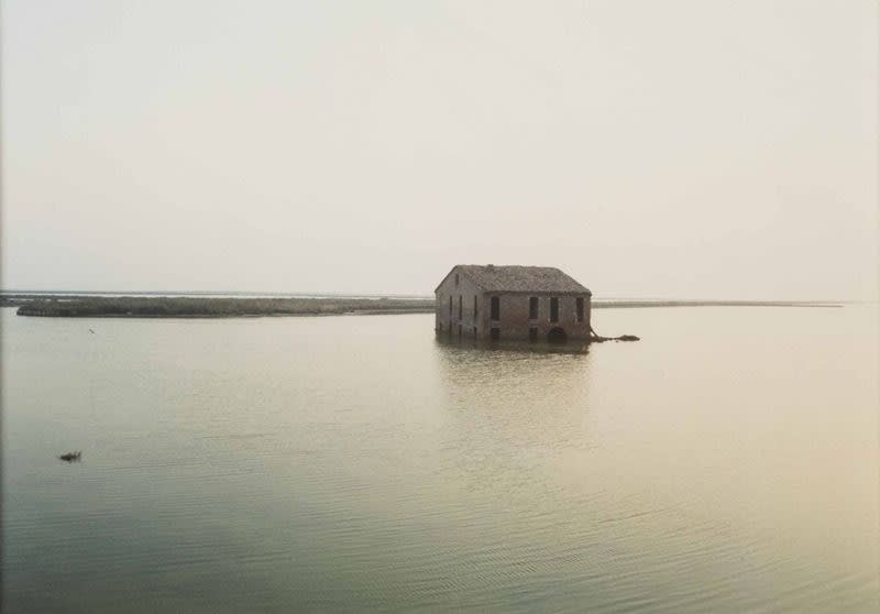 Luigi Ghirri (1943-1992), Comacchio Argine Agosta From Il profilo delle nuvole, 1989 (printed 2004), Copyright © Cambi Casa d'Aste 2024. Lot 184