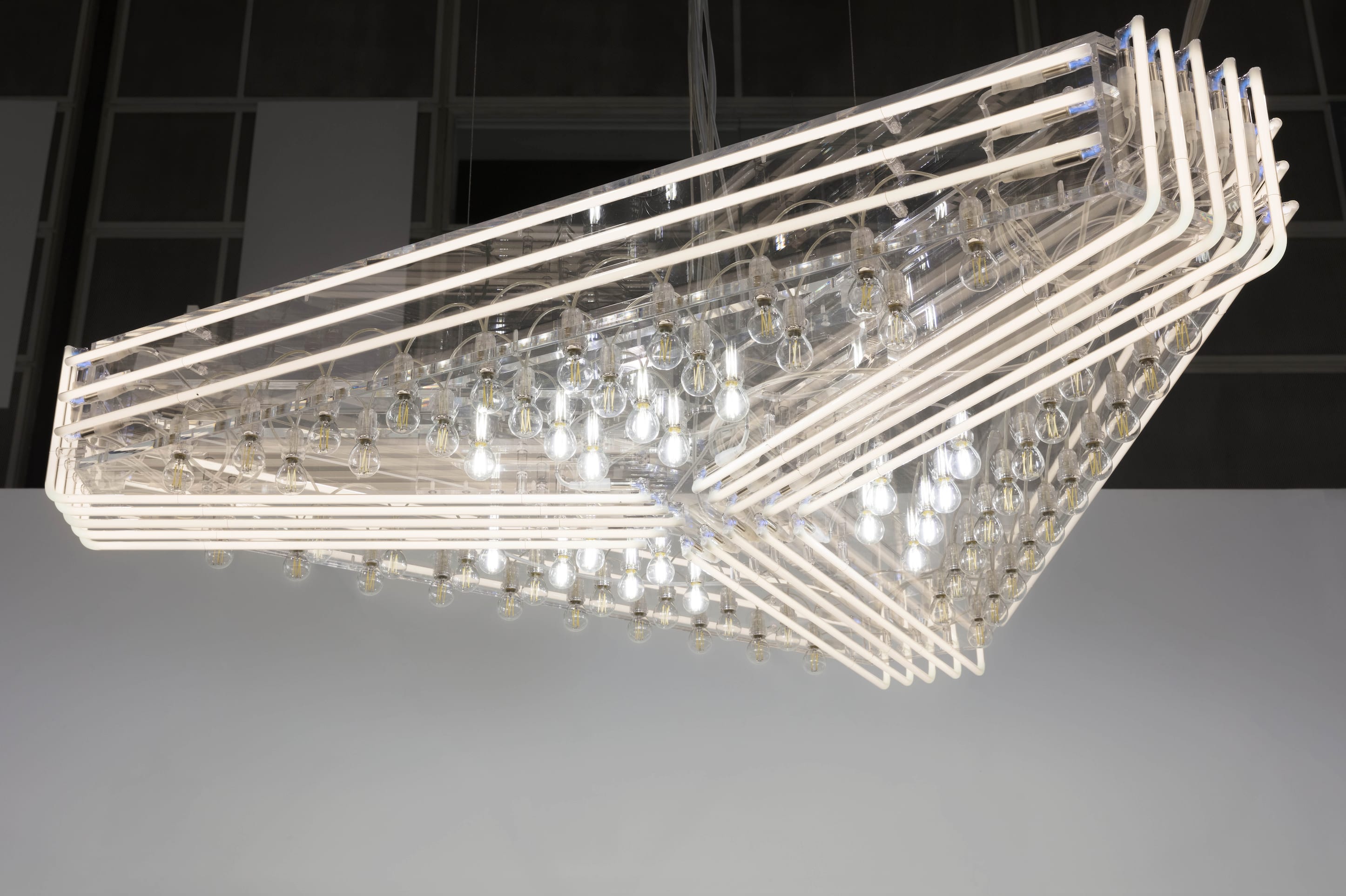 Philippe Parreno, Chandelier Extraordinaire, 2019
