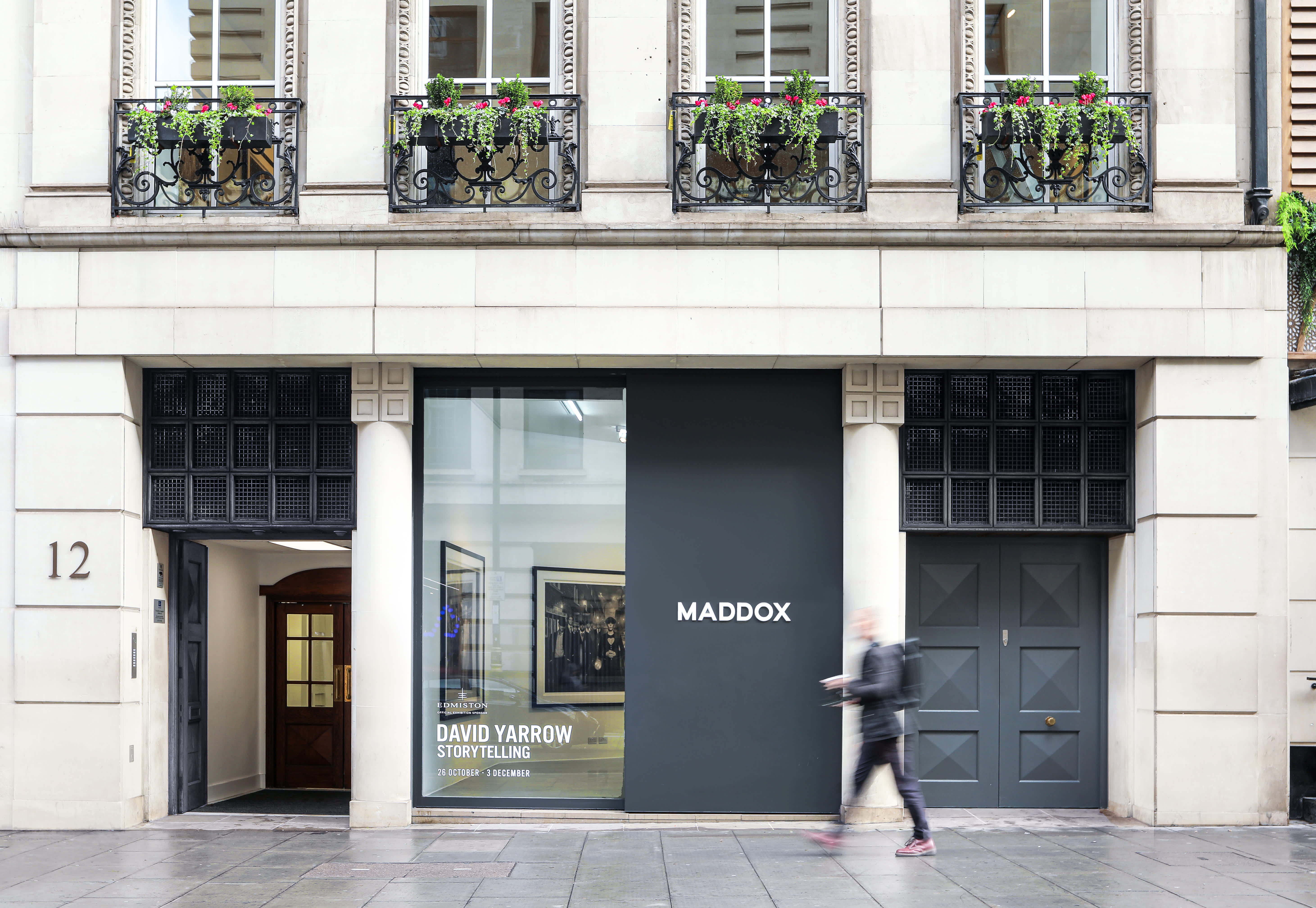 A pedestrian walks towards the door of Maddox Gallery, looking for the best consignment art gallery that specialises in fine art resale.