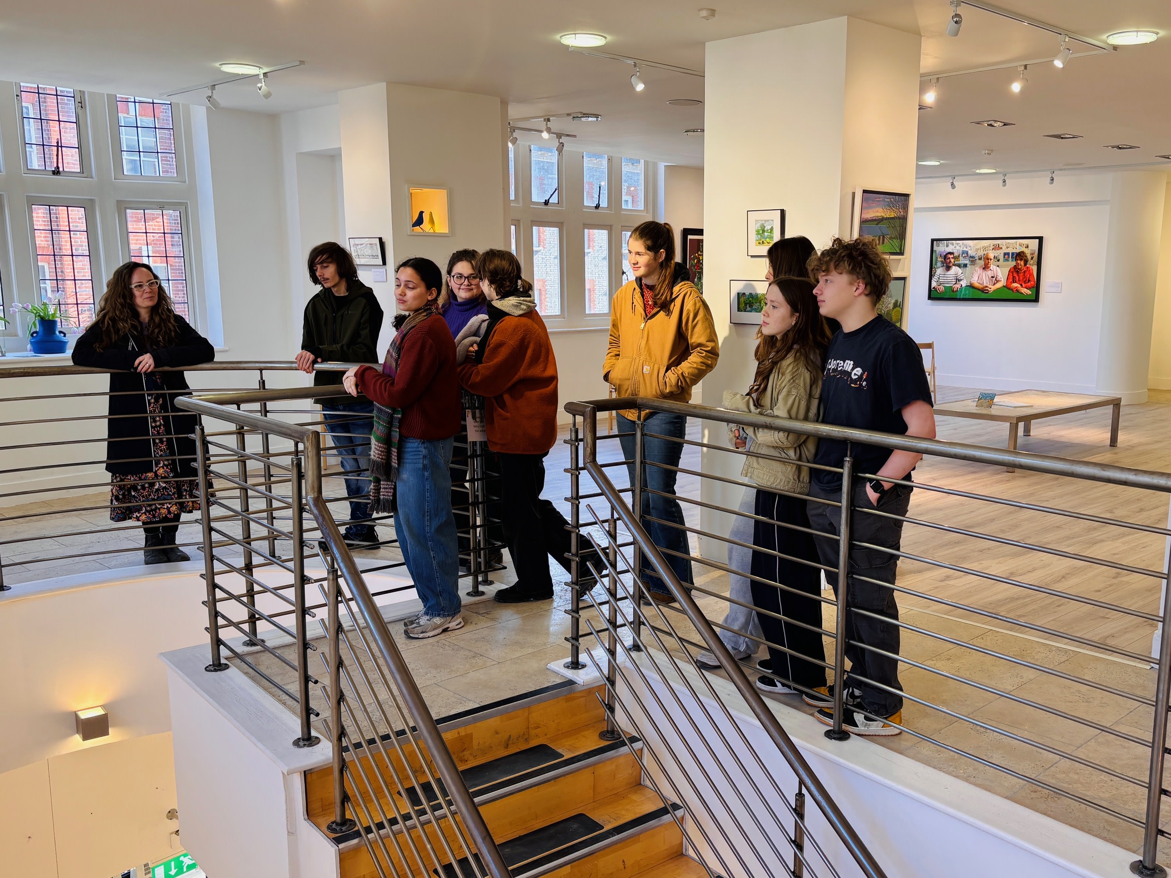 Children looking at art Modo gallery