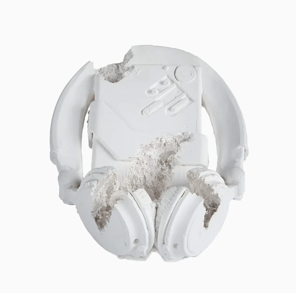 Daniel Arsham, Eroded Clock, 202 | Guy Hepner Daniel Arsham, Eroded Clock, 202 | Guy Hepner