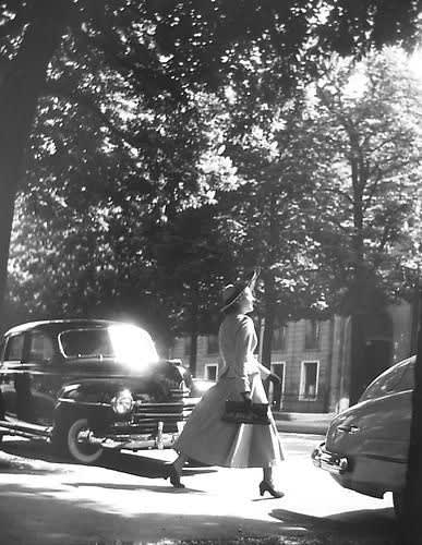 Willy Ronis, Walking, Mode Paris, 1948 | Peter Fetterman Gallery