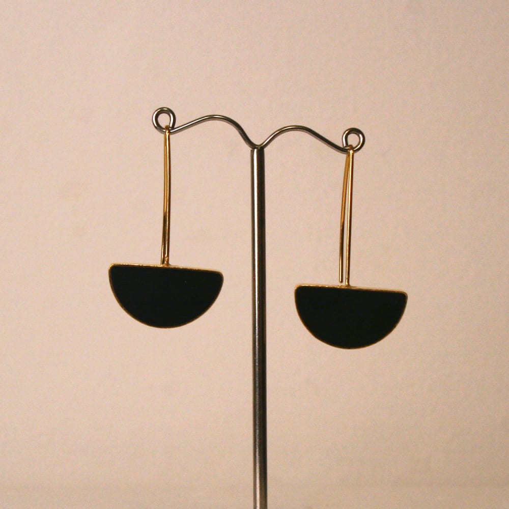Claire Lowe - Small Arc Drop Earrings - Black Resin