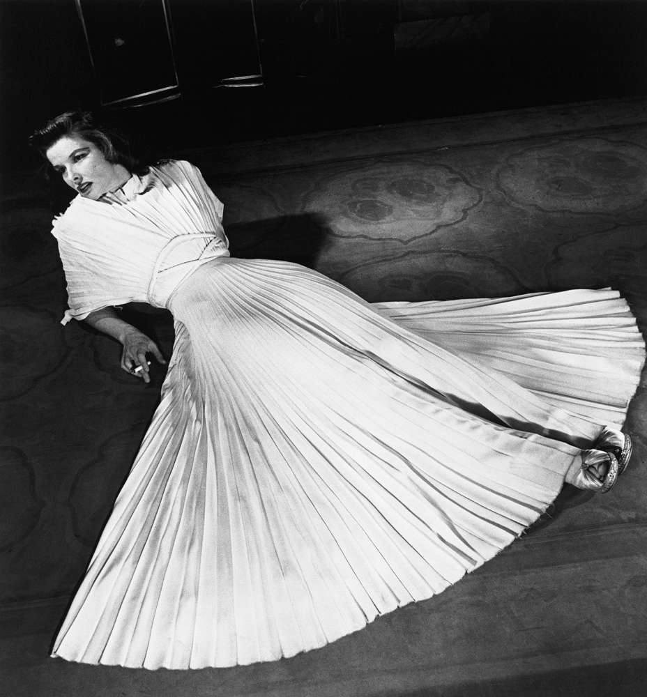 Alfred Eisenstaedt, Katharine Hepburn in pleated dress, 1938