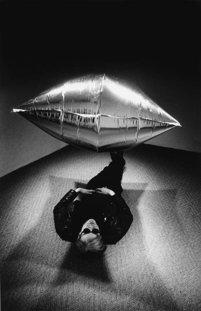 Steve Schapiro, Warhol Under the Silver Cloud, New York, 1965