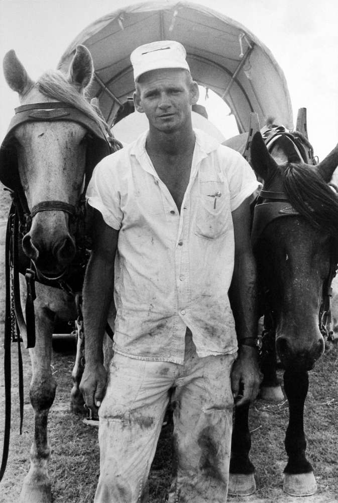 Danny Lyon, Prisoner with 2 Horses and Carriage, 1968