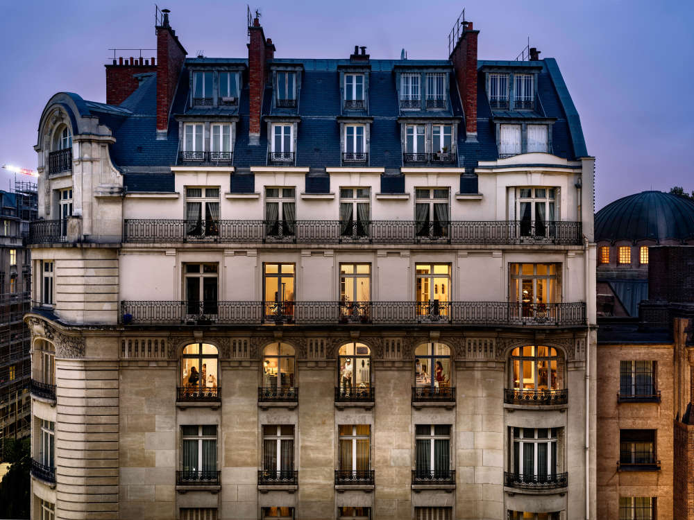 Gail Albert Halaban, Lighting the candles, Avenue Stephane Mallarmé 75027, 2024