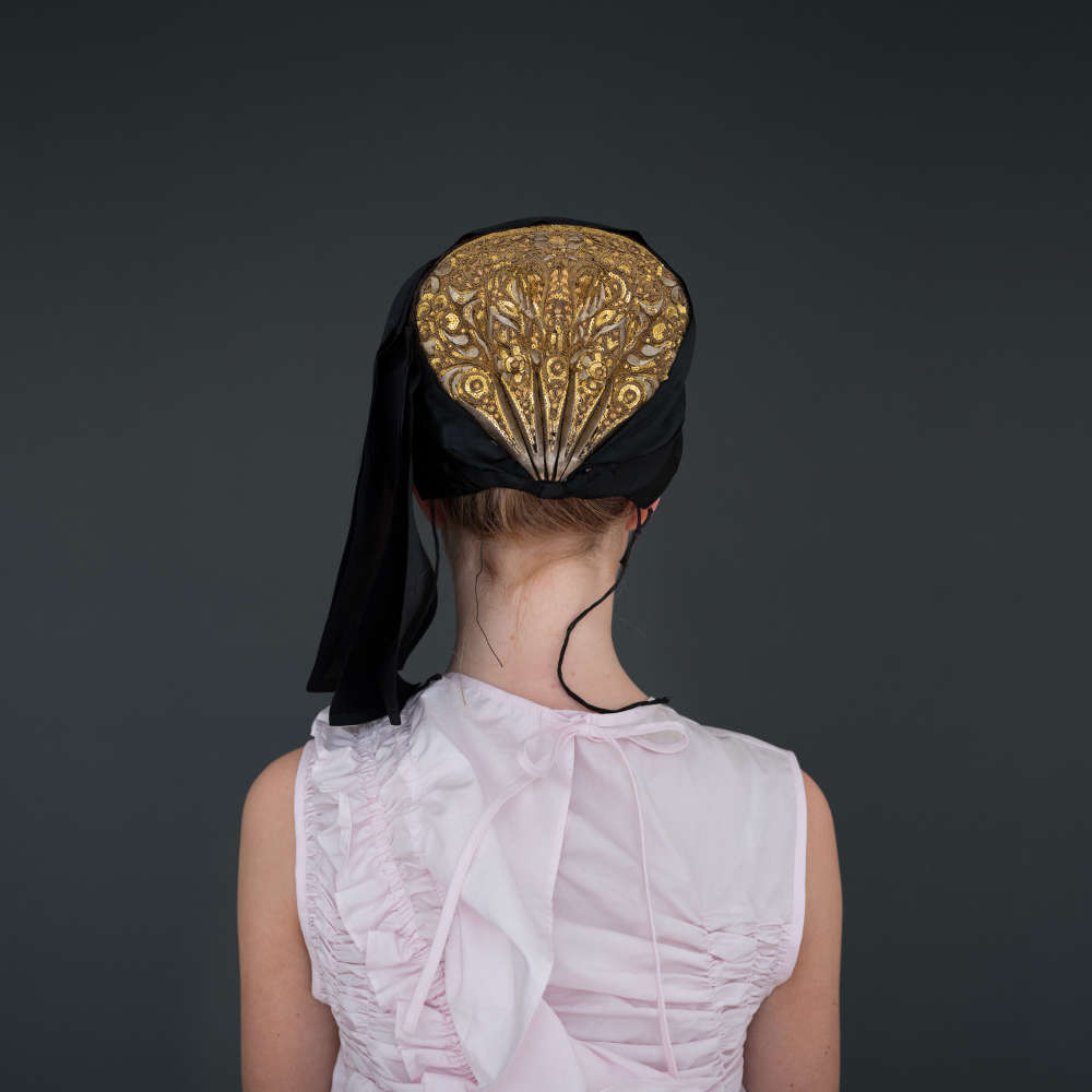 Trine Søndergaard, Hovedtøj #85, 2024