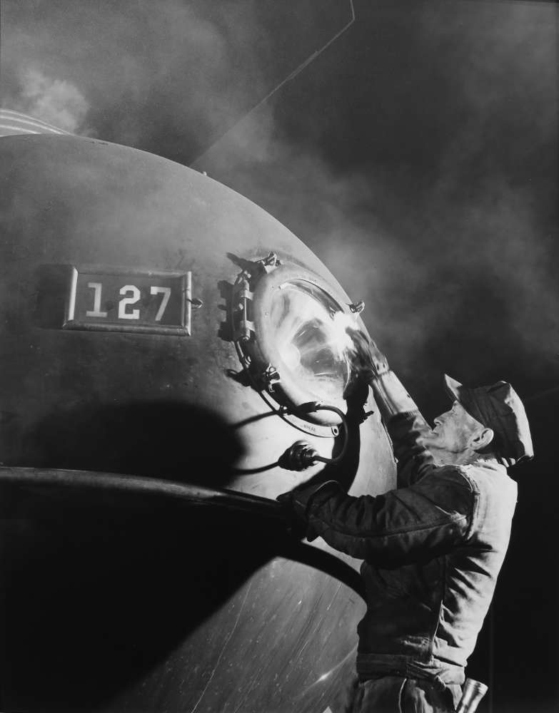 O. Winston Link, Dalhouse Cleans Headlight, Close Up, 1950