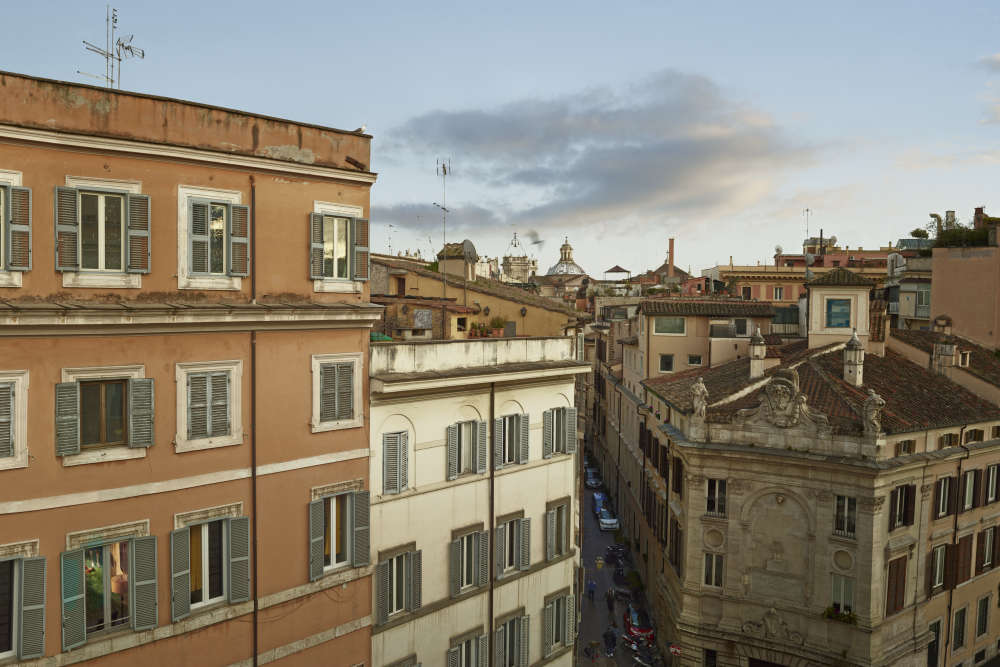 Gail Albert Halaban, Red Shoes, Via del Banco di Santo Spirito, Rome, Italy, 2017