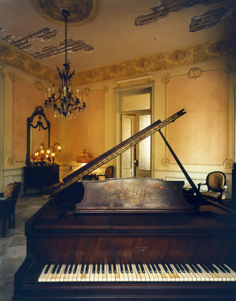 Andrew Moore, Salon de Musica, El Vedado, La Havana, 1999