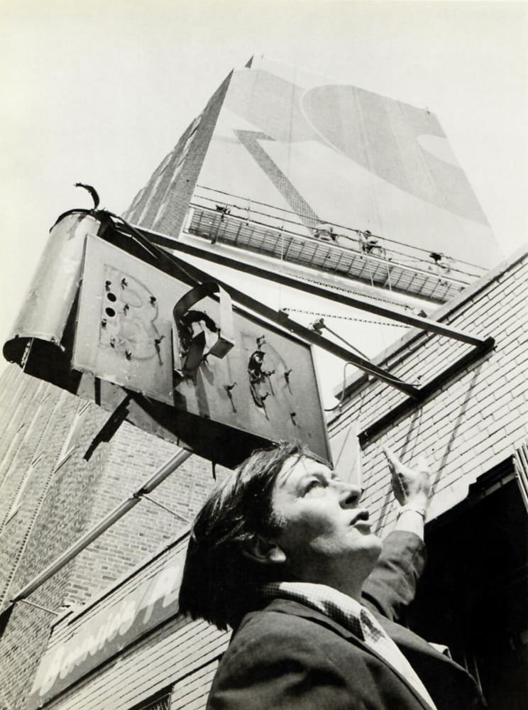 Knox Martin with Venus, 1970, twelve-story mural, New York, 1971. © Knox Martin/Licensed by VAGA at Artists Rights Society (ARS), NY