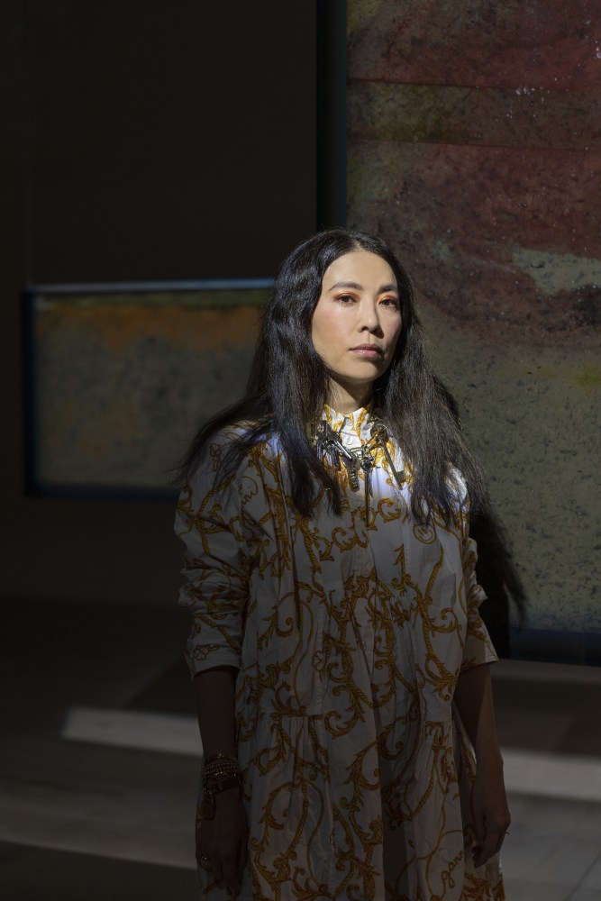 Anicka Yi: It's not enough to understand a word ... A conversation by Noemi Smolik Kunstforum