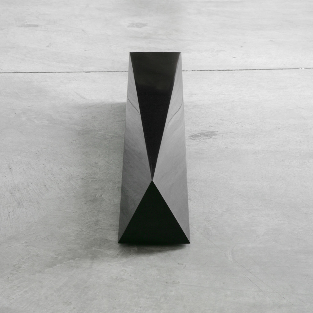 Autoritratto tra un Quadrato e un Triangolo / Self-Portrait in Between a Square and a Triangle