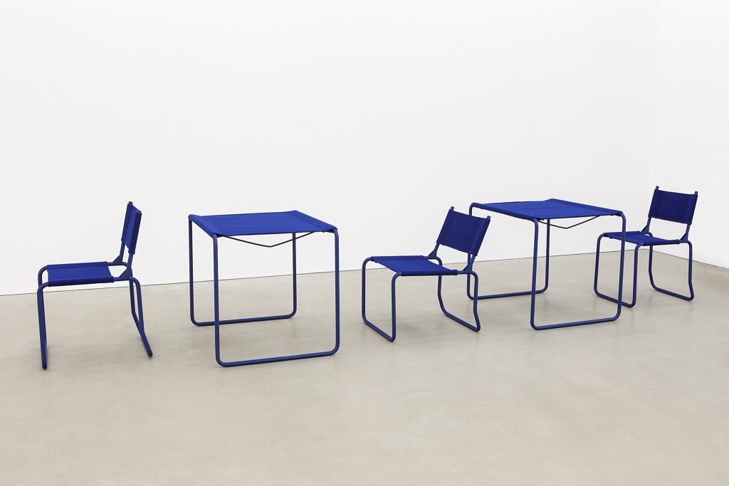 Sequence (chair, table, chair, table, chair)