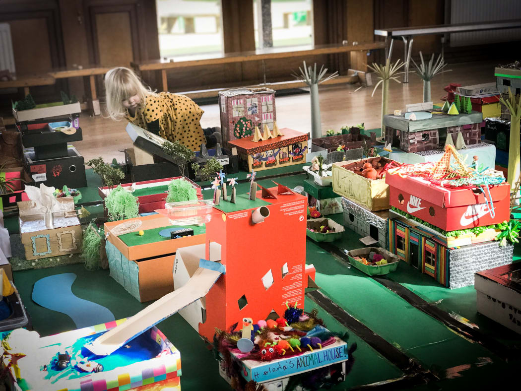Box-town – kids create an eco-town