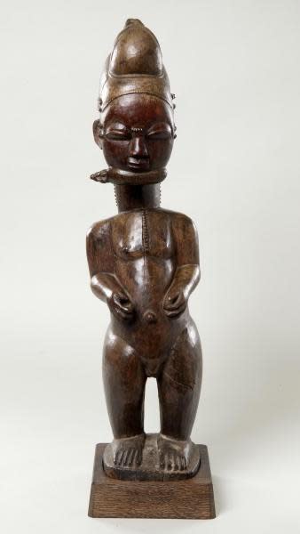Baule figure. Height: 68 cm. Image courtesy of The Barnes Foundation (A221).