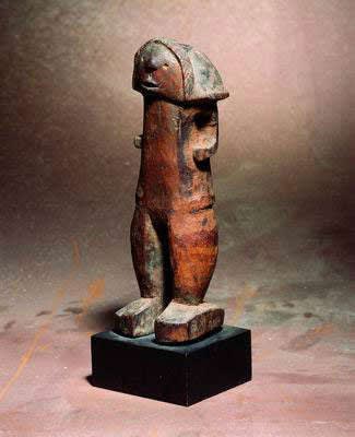 Protective figure (yanda). Zande people, Democratic Republic of the Congo. Wood. H: 24.5 cm. Gift of Lawrence Gussman, Scarsdale, New York, to American Friends of the Israel Museum, in memory of Dr. Albert Schweitzer. (#B98.0061) Courtesty of The Israel M
