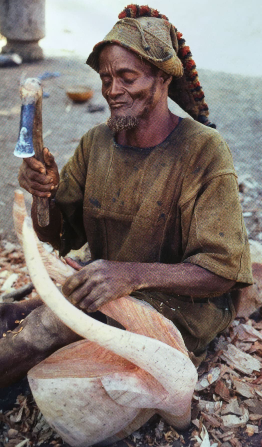 The Mossi wood carver Roago Sawadogo, photographed in Sini in 1984. Image courtesy of Thomas G.B. Wheelock.