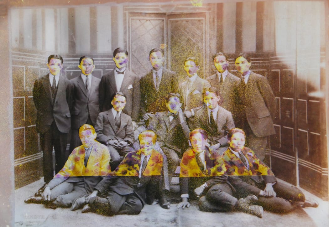 “The Portrait of Siamese Family” นิทรรศการว่าด้วยการพร่าเลือนชนชั้นในภาพถ่ายต่างยุคสมัย โดย ประพัทธ์ จิวะรังสรรค์ | “The Portrait of Siamese Family” A poignant exhibition on fading class distinctions across eras, through Prapat Jiwarangsan's evocative len