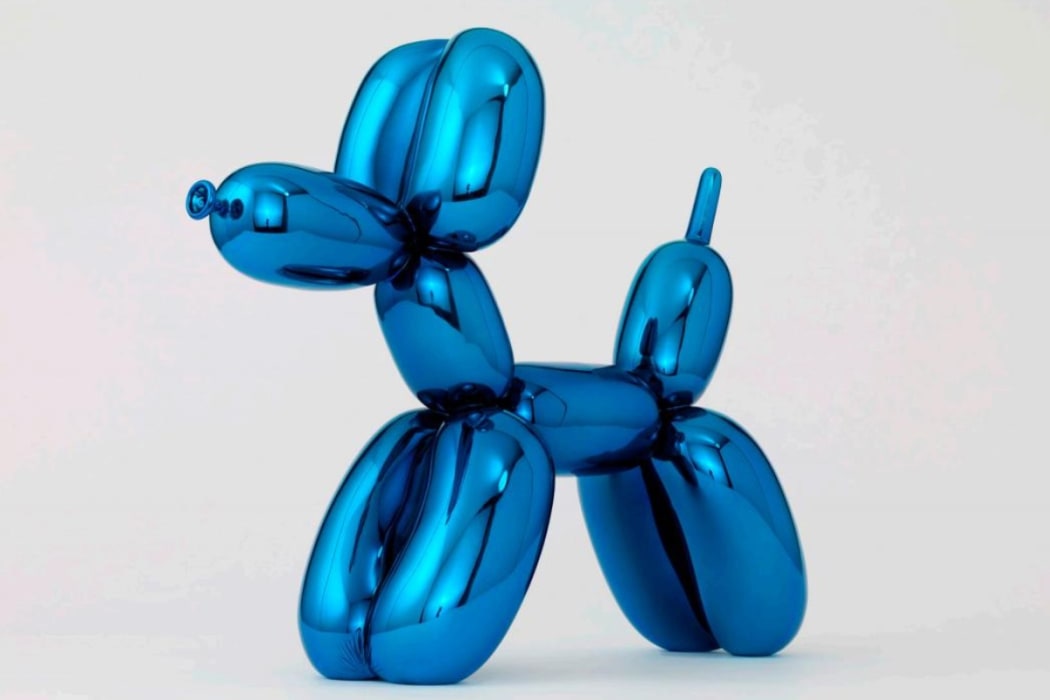 Visitor breaks iconic balloon dog sculpture in Miami