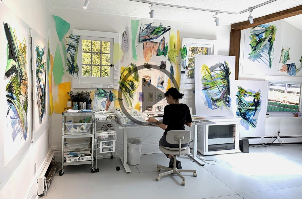 Linda Martinello working in her studio (click in to the page to access the video)