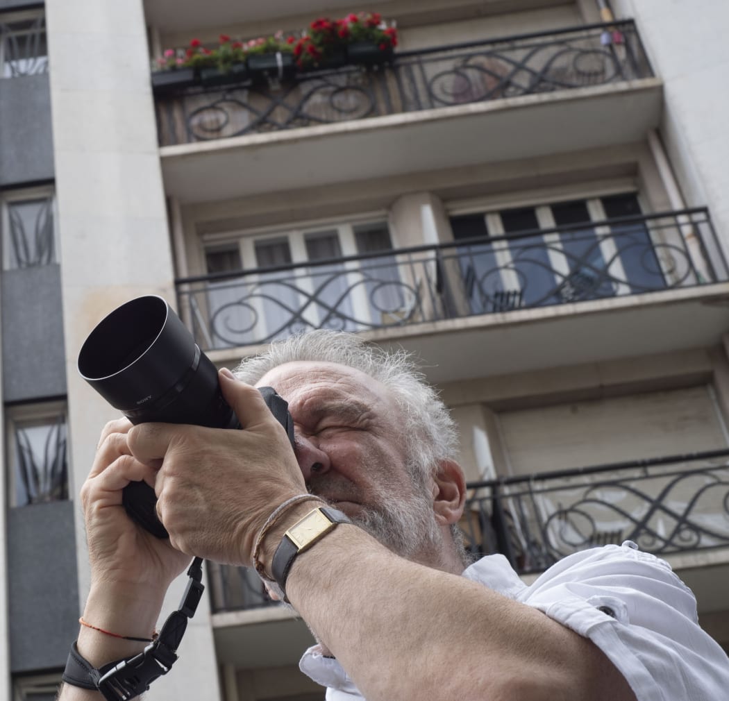 Jean-François Rauzier photographing in Paris, 2020.