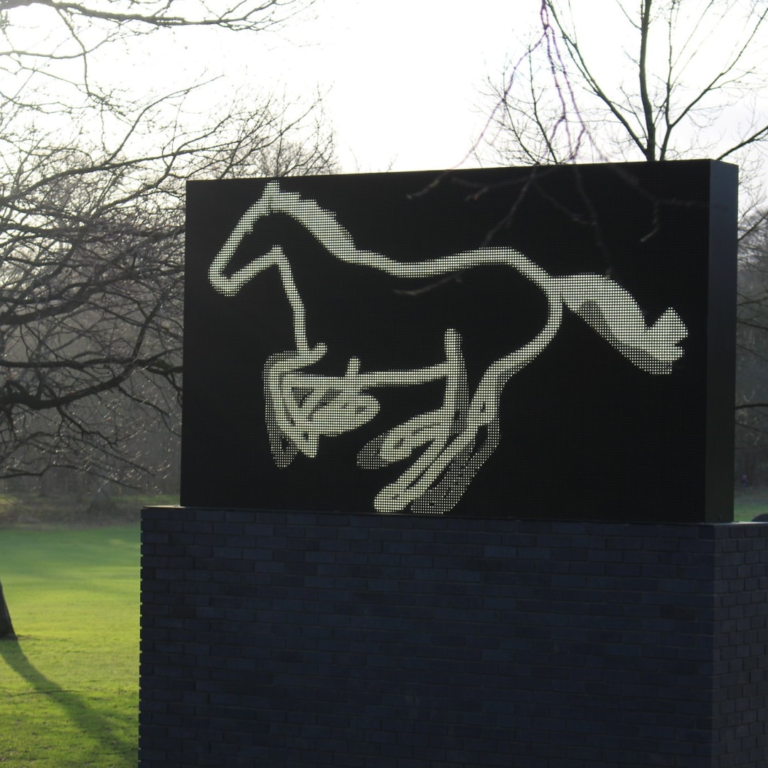 Galloping Horse (Julian Opie), Yorkshire Sculpture Park, January 10, 2015 by Anders Hanson is licensed under CC BY-SA 2.0.