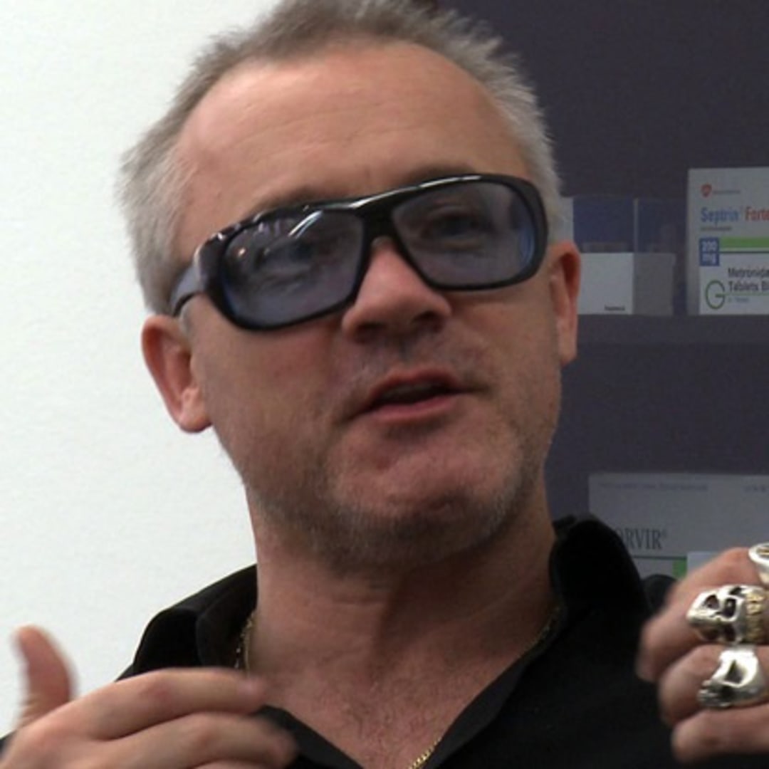 English artist Damien Hirst. Still image from the 2010 documentary "The Future of Art" by Erik Niedling and Ingo Niermann, 2010 This file is licensed under the Creative Commons Attribution-Share Alike 3.0 Unported license.