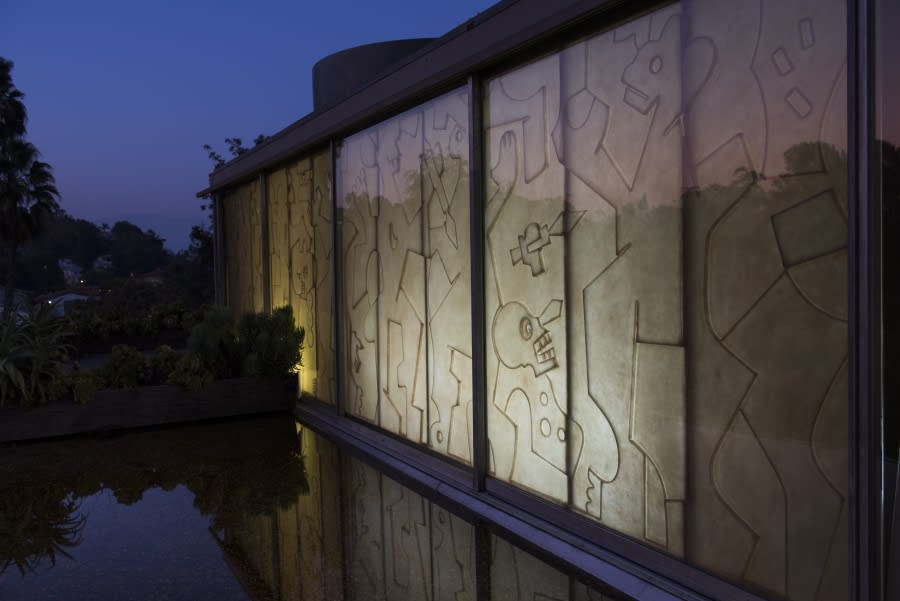 Rise and Fall, 2017 Fiberglass 186.6 x 798 x 2.6 cm