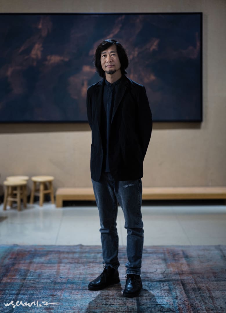 艺术家王绍强的个人照片