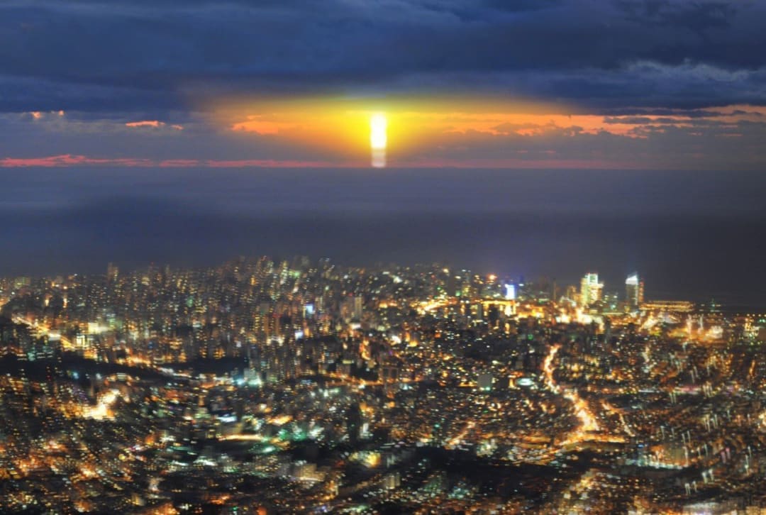 Joana Hadjithomas & Khalil Joreige, Waiting for the Barbarians, Animated photography, sound, multiples sources, video HD format, 4 min 26 sec