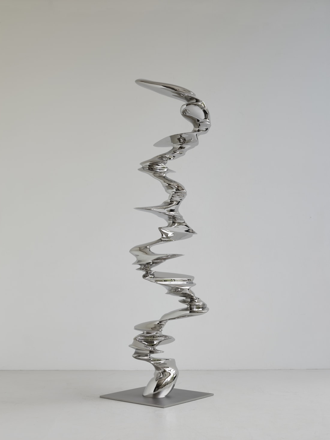 Tony Cragg Drawn Figure, 2015 Stainless steel 285 x 85 x 89 cm (112.2 x 33.46 x 35.04 in)
