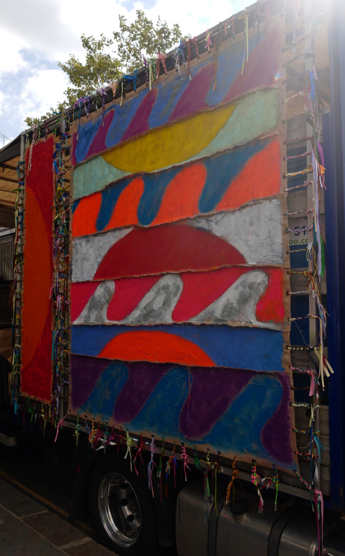 Alvaro Barrington Notting Hill Carnival commission 2023. Courtesy of Mangrove Carnival, Notting Hill Carnival Community, the artist and Thaddaeus Ropac