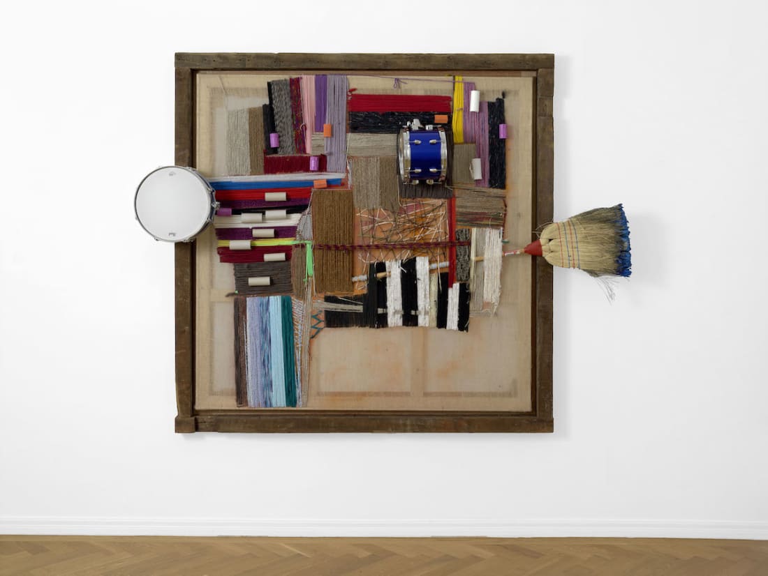 Alvaro Barrington, Lady sing the blues @proud Mary left to right, 2022. Yarn, acrylic on burlap, toilet rolls, plastic hair curlers, broom, drums in wooden frame. 191 x 247 x 29 cm (75.2 x 97.24 x 11.42 in). © Alvaro Barrington. Courtesy Galerie Thadda