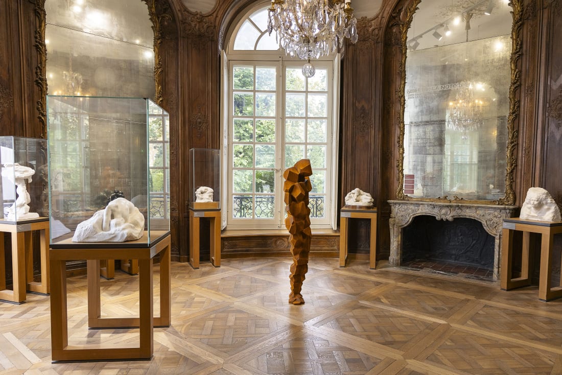 Compact, 2017, en vue de l’installation au musée Rodin. © Agence photographique du musée Rodin - Jérome Manoukian