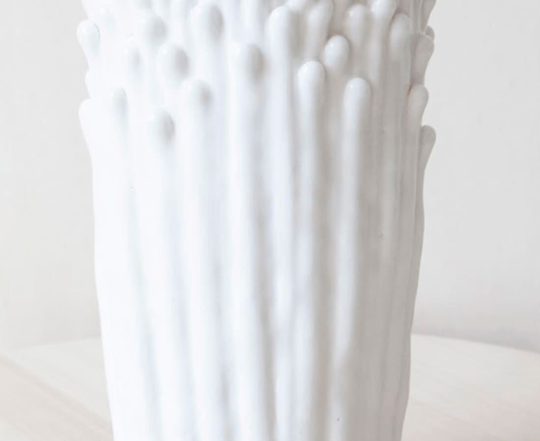 Cécile Bichon, Vase ascensionnel floral épanoui blanc satiné