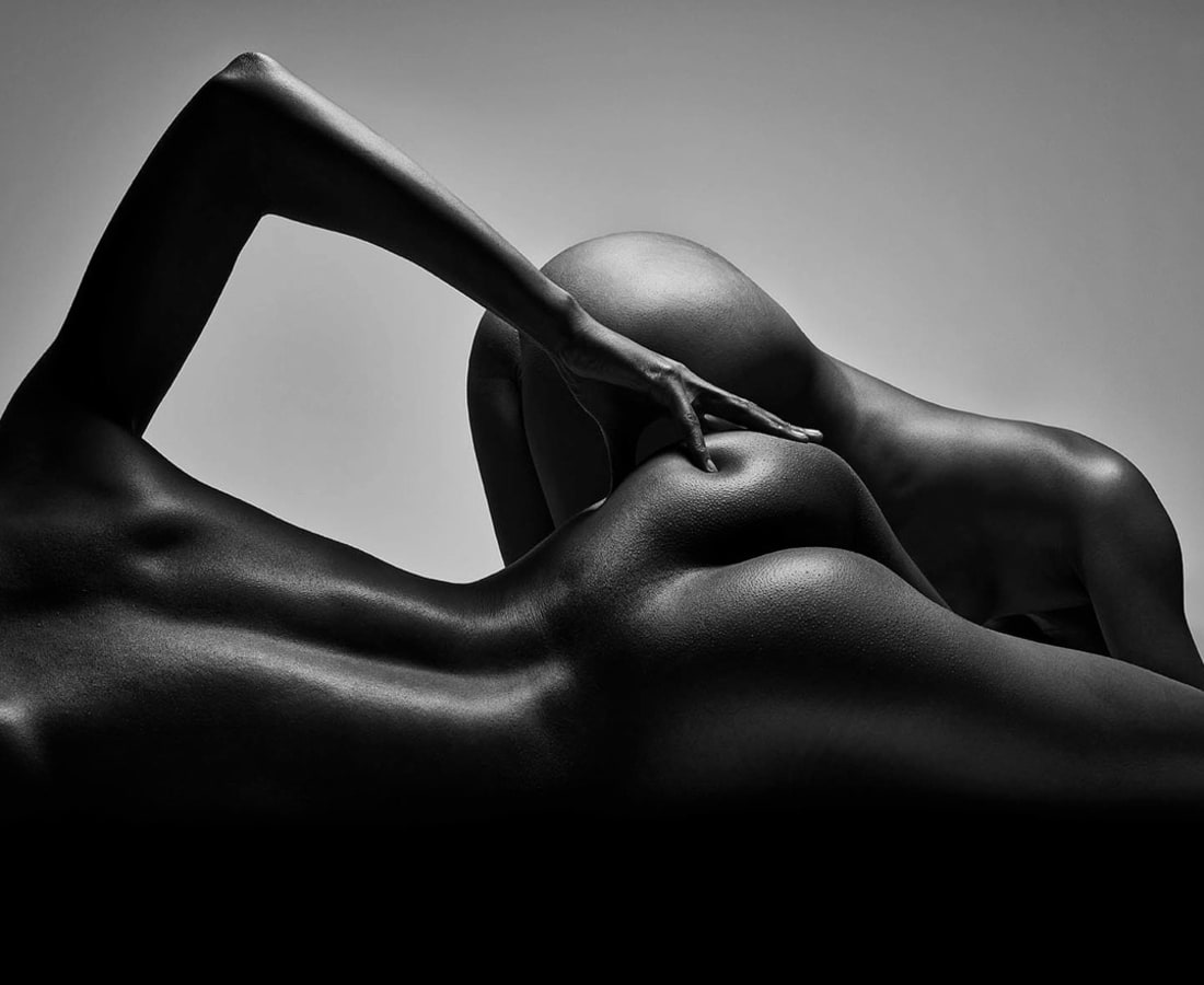 Carli Hermès, Buttocks 1