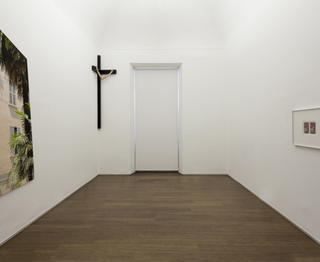 Mauro Vignando: All that's missing is you - ABC-ARTE Contemporary art Gallery - 2015 Fotografia, 2015, 250 x 80 cm, stampa di foto su pannelo di alluminio Untitled, 2015, 231 x 55 x 55 cm - 91 x 21 5/8 x 21 5/8 in, wood - tecnica mista Untitled, 2015, 51 x 71 cm, cartolina con cornice
