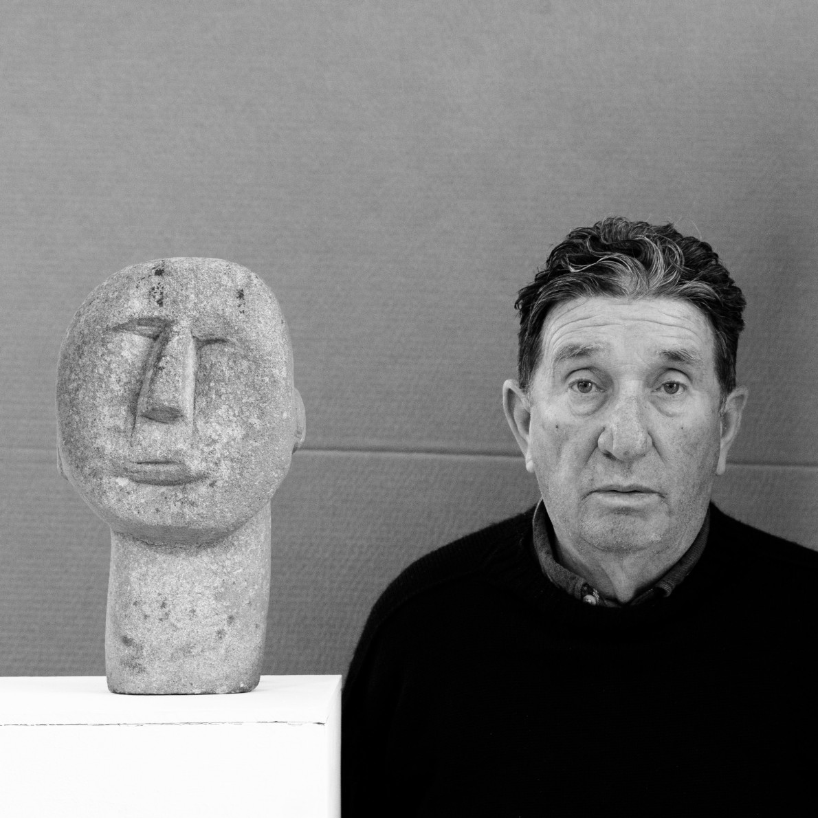 Bruce McLean, Self with self-portrait, 2019