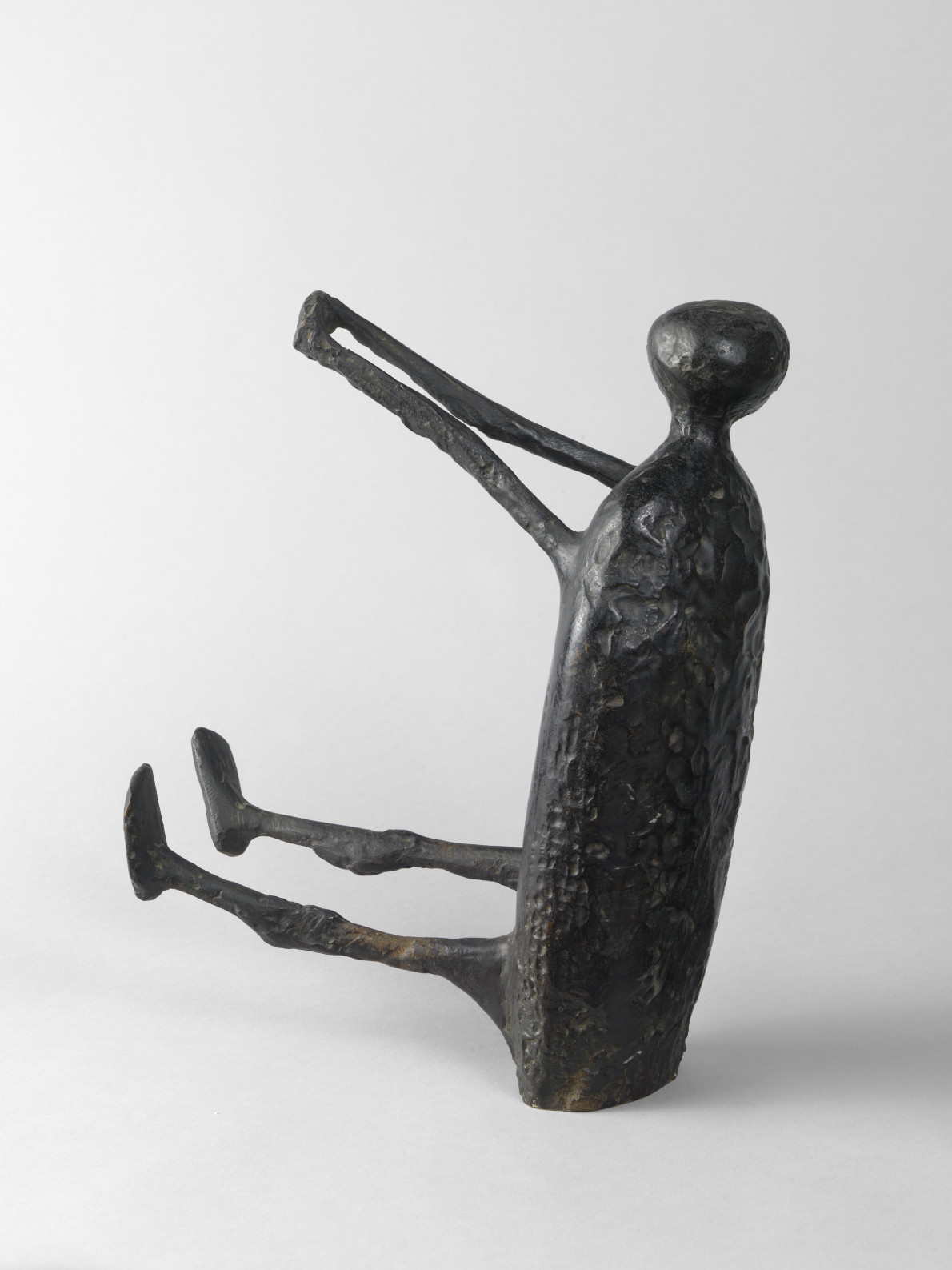 Kenneth Armitage, Seated figure with Arms Raised (small version), 1957
