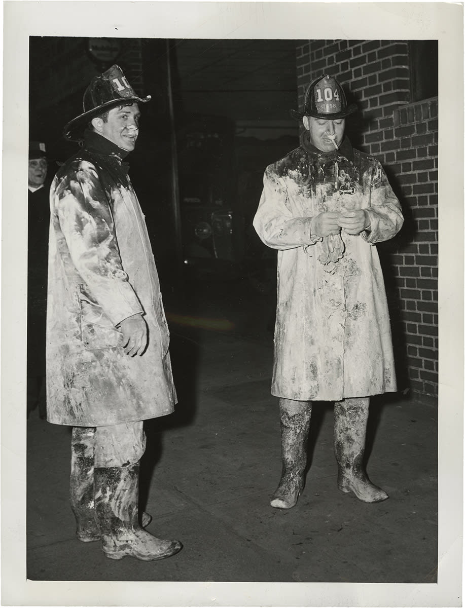 Weegee, Weegee says: No Long Underwear Here, 1943