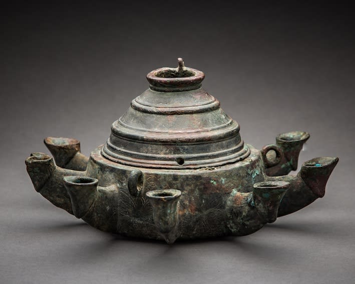 Ancient chinese deals oil lamp