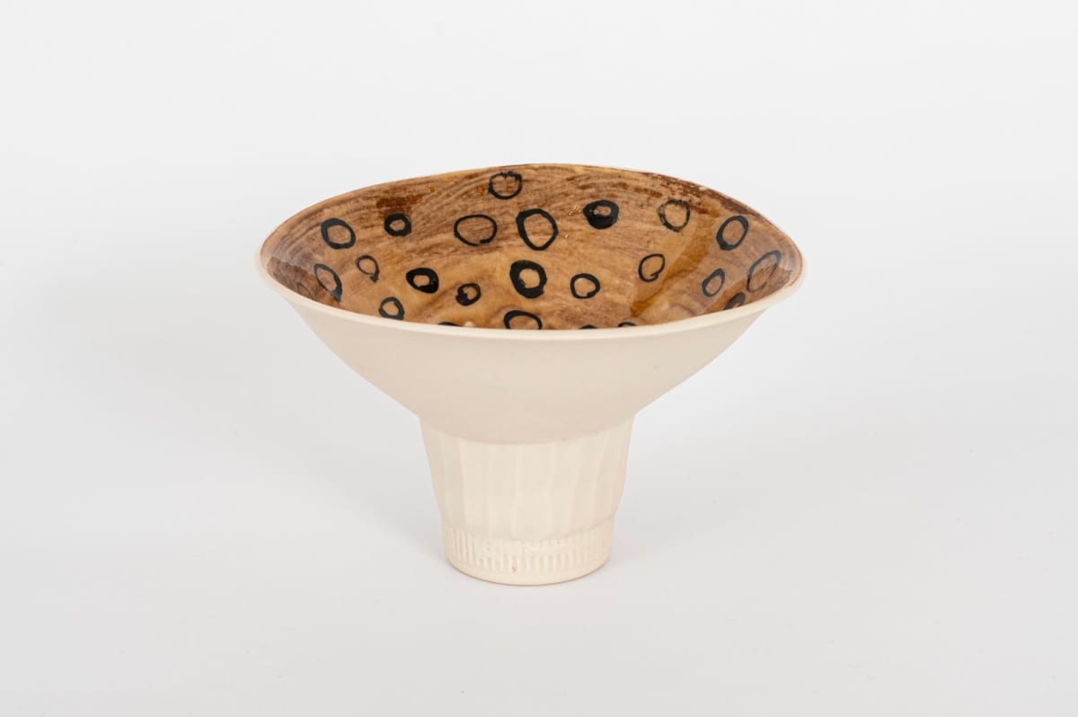 Copa con diseño inspirado en geometría Yanomami, 2023