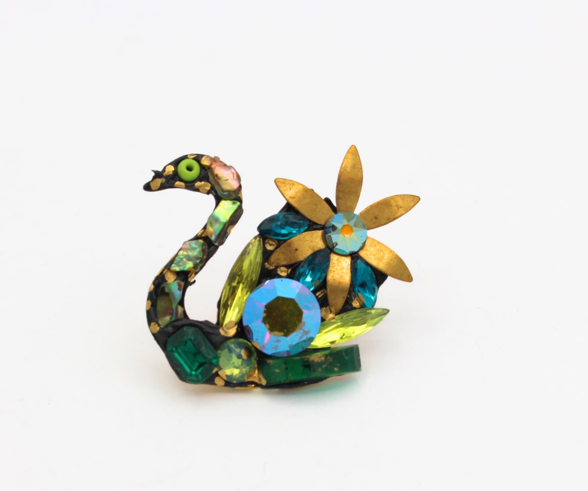 フラミンゴのブローチ（緑）by Annie Sherburne フラミンゴのブローチ（緑）by Annie Sherburne