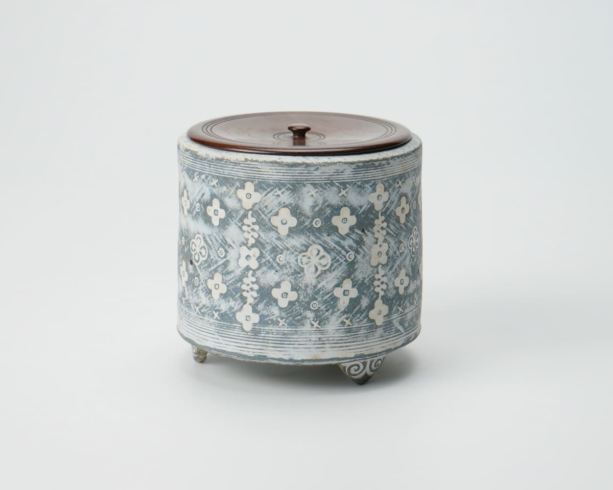 Yasuhara Kimei 安原喜明, Flower Vase 花挿 炻器線彫文 | Dai