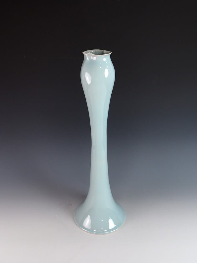Kawase Shinobu 川瀬 忍, Celadon Tall Flower Vase 青磁花入, 2015 